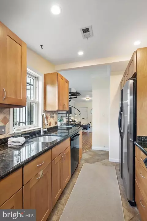 4 14th St SE, Washington, DC 20003 photo 12