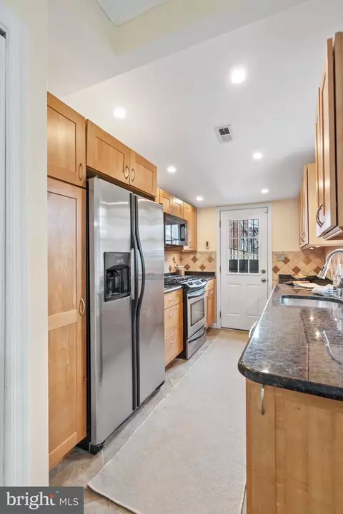 4 14th St SE, Washington, DC 20003 photo 10