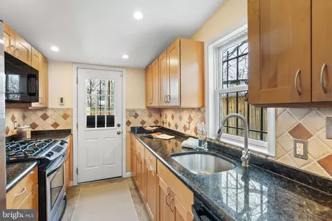 4 14th St SE, Washington, DC 20003 photo 13