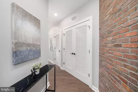 300 8th St NE #402, Washington, DC 20002 photo 2