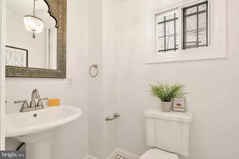1257 Morse St NE, Washington, DC 20002 photo 9
