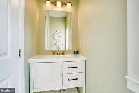 Bath - 3354 Ely Pl SE, Washington, DC 20019 photo 1 of 8