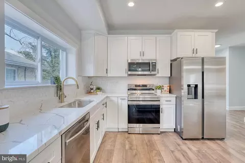 Kitchen - 3354 Ely Pl SE, Washington, DC 20019 photo 5 of 6