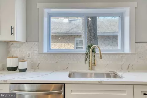 Kitchen - 3354 Ely Pl SE, Washington, DC 20019 photo 4 of 6