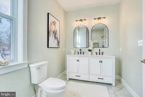 Bath - 3354 Ely Pl SE, Washington, DC 20019 photo 3 of 8