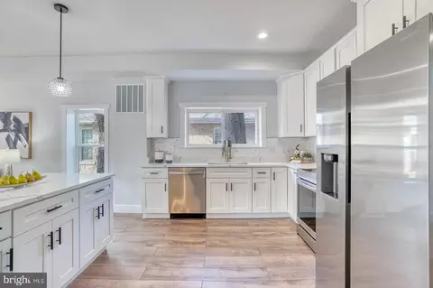 Kitchen - 3354 Ely Pl SE, Washington, DC 20019 photo 3 of 6