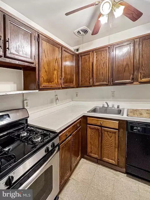 Kitchen - 823 3rd St SW, Washington, DC 20024 photo 1 of 1