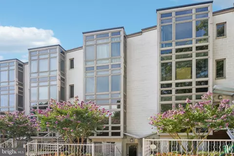 215 R St NE #A, Washington, DC 20002