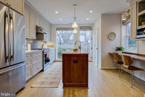 1013 C St SE, Washington, DC 20003 photo 6