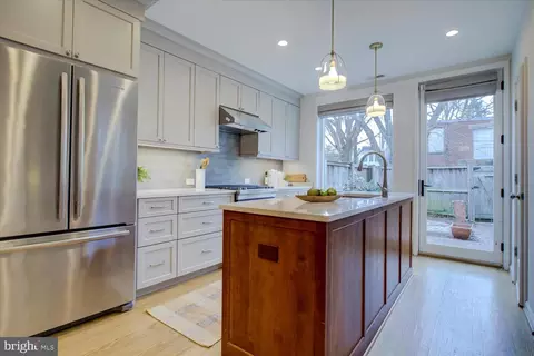 1013 C St SE, Washington, DC 20003 photo 7