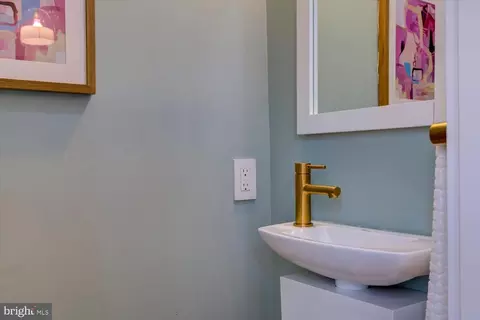 1013 C St SE, Washington, DC 20003 photo 9