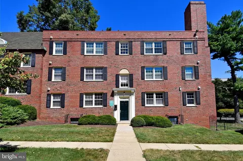 2016 37th St SE #201, Washington, DC 20020