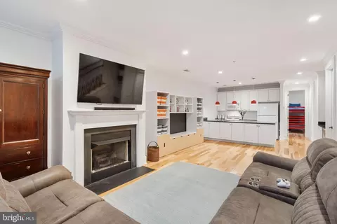 Living - 411 G St SE, Washington, DC 20003 photo 3 of 5
