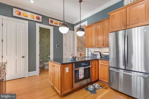 Kitchen - 411 G St SE, Washington, DC 20003 photo 4 of 14
