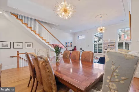 Dining - 411 G St SE, Washington, DC 20003 photo 3 of 4