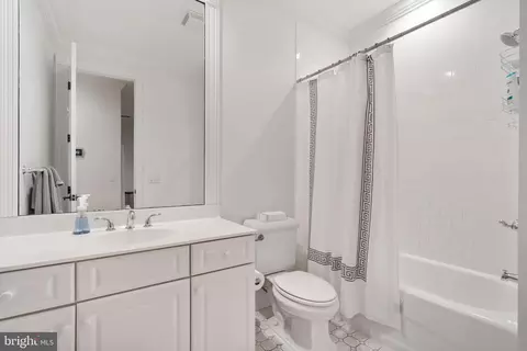 Bath - 411 G St SE, Washington, DC 20003 photo 6 of 6