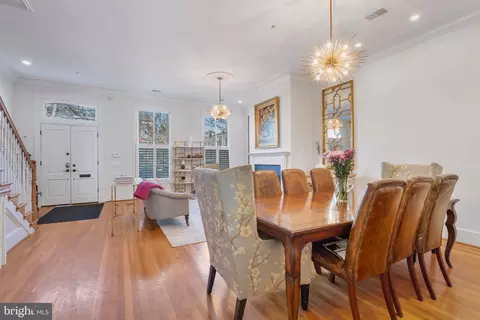 Dining - 411 G St SE, Washington, DC 20003 photo 2 of 4