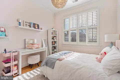 Bedroom - 411 G St SE, Washington, DC 20003 photo 6 of 16