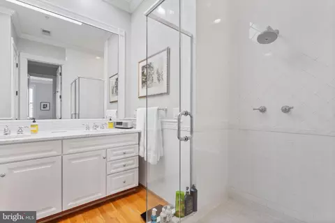 Bath - 411 G St SE, Washington, DC 20003 photo 2 of 6