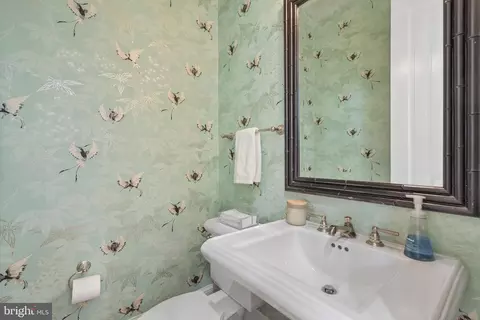 Bath - 411 G St SE, Washington, DC 20003 photo 1 of 6