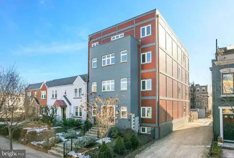 1433 K St SE #202, Washington, DC 20003