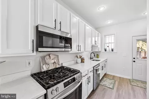 1704 A St SE, Washington, DC 20003 photo 16