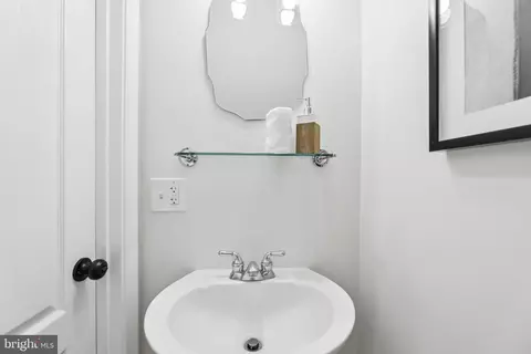 1704 A St SE, Washington, DC 20003 photo 20