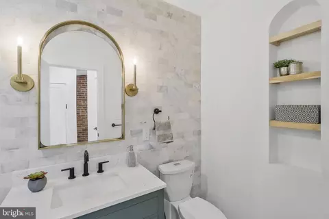 Bath - 332 17th Pl NE, Washington, DC 20002 photo 5 of 7