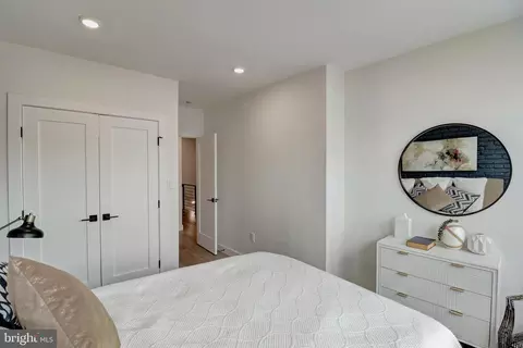Bedroom - 332 17th Pl NE, Washington, DC 20002 photo 6 of 8