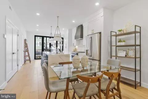Entry Way - 332 17th Pl NE, Washington, DC 20002 photo 4 of 11