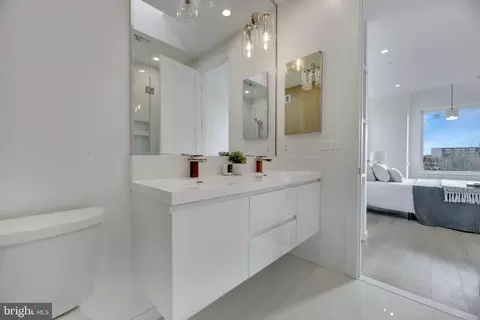Bath - 1528 Oates St NE #B, Washington, DC 20002 photo 8 of 9
