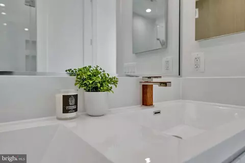 Bath - 1528 Oates St NE #B, Washington, DC 20002 photo 9 of 9