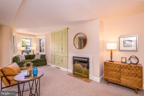 Living - 235 9th St SE, Washington, DC 20003 photo 2 of 3