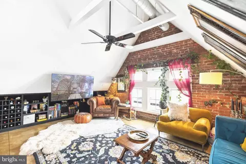 440 12th St NE #301, Washington, DC 20002