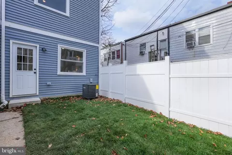 Exterior - 4725 3rd Pl NW #2, Washington, DC 20011 photo 2 of 5