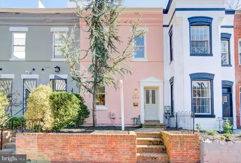 244 14th St SE, Washington, DC 20003