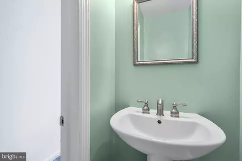 622 C St NE, Washington, DC 20002 photo 11