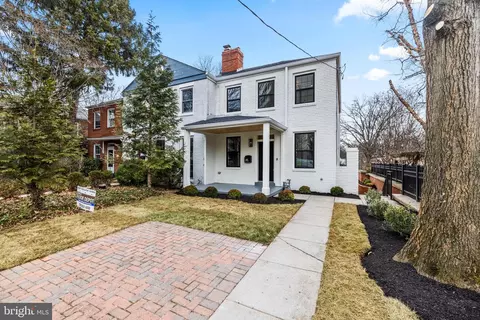 5207 Chevy Chase Pkwy NW, Washington, DC 20015