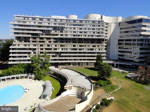 700 New Hampshire Ave NW #710/711, Washington, DC 20037