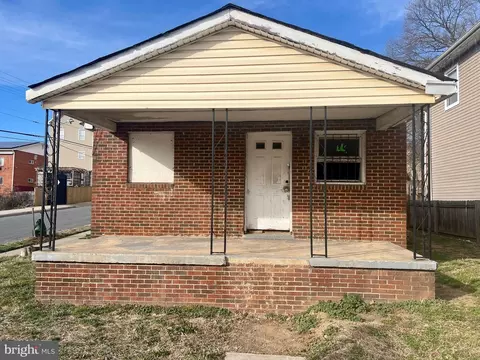 5100 Queens Stroll Pl SE, Washington, DC 20019