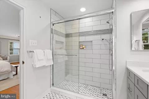 Bath - 4525 28th St NW, Washington, DC 20008 photo 3 of 6