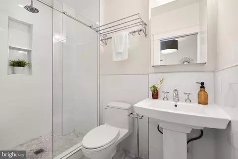 1735 34th St NW, Washington, DC 20007 photo 14