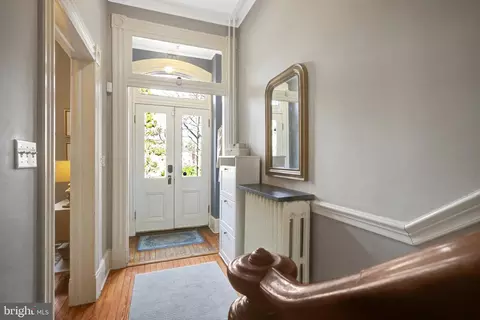 11 6th St SE, Washington, DC 20003 photo 6