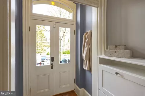 11 6th St SE, Washington, DC 20003 photo 5