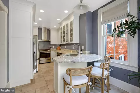 11 6th St SE, Washington, DC 20003 photo 15