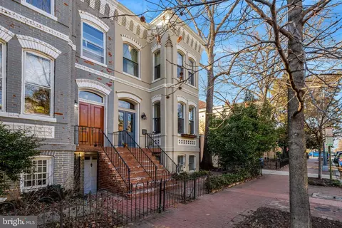 11 6th St SE, Washington, DC 20003 photo 3