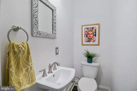 239 11th St SE, Washington, DC 20003 photo 18