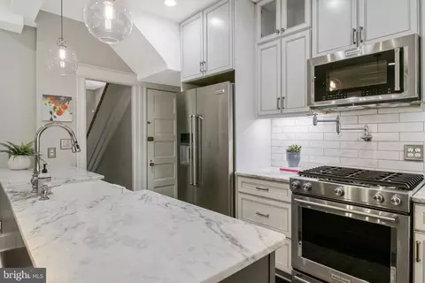 239 11th St SE, Washington, DC 20003 photo 15
