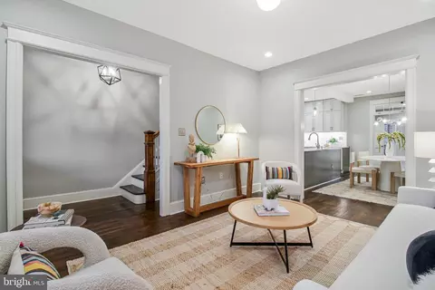239 11th St SE, Washington, DC 20003 photo 8
