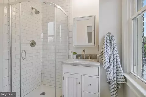 239 11th St SE, Washington, DC 20003 photo 42